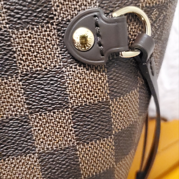 Neverfull PM in Cherry Interior(Nov 2022 Microchip) - Picture 13 of 16